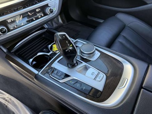 Used 2022 BMW 740i xDrive AWD/4WD image 29