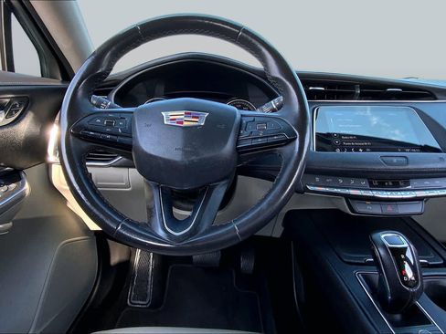 Used 2019 Cadillac XT4 Luxury FWD image 10