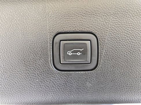 Used 2023 Buick Enclave Essence image 15