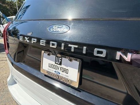 Used 2025 Ford Expedition Active RWD image 33