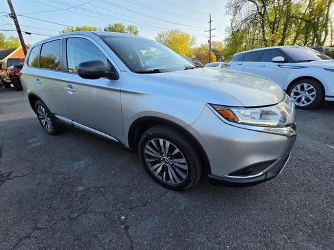 Used 2020 Mitsubishi Outlander ES image 5