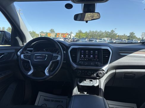 Used 2023 GMC Acadia SLE FWD image 22