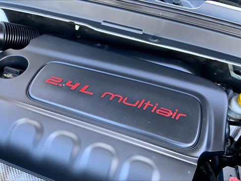 Used 2017 Jeep Renegade Limited FWD image 29