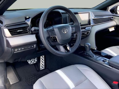 Used 2025 Toyota Camry SE w/ Convenience Package FWD image 17