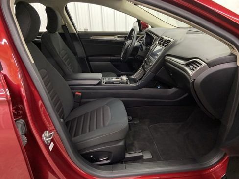 Used 2019 Ford Fusion SE image 22