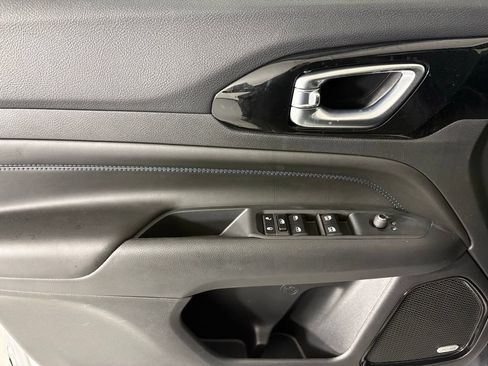 New 2026 Jeep Compass Latitude w/ Sun and Sound Group AWD/4WD image 19