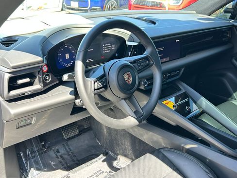 Used 2025 Porsche Macan Electric RWD image 14