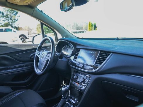 Used 2021 Buick Encore Preferred image 10