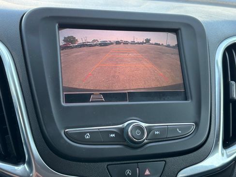 Used 2022 Chevrolet Equinox LT w/ Driver Convenience Package AWD/4WD image 11