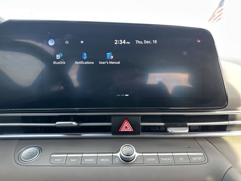 Used 2024 Hyundai Elantra SEL image 32