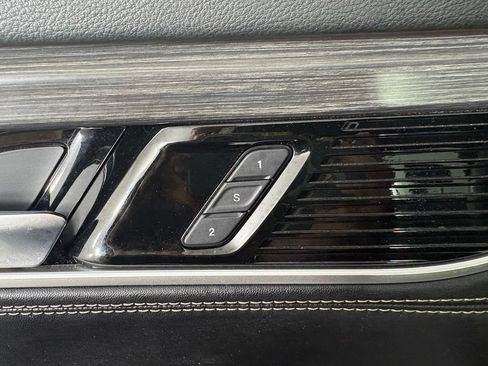 Used 2023 Jeep Wagoneer L Series II RWD image 13