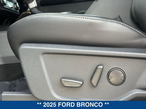 Used 2025 Ford Bronco Badlands AWD/4WD image 48