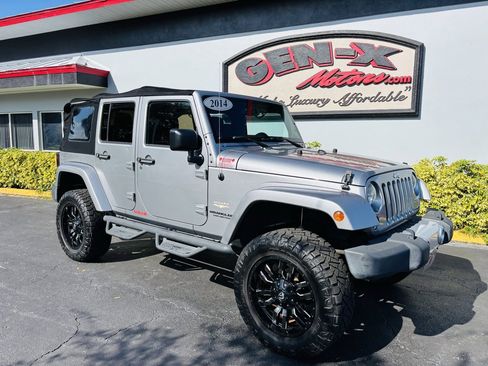 Used 2014 Jeep Wrangler Unlimited Sahara w/ Connectivity Group image 8