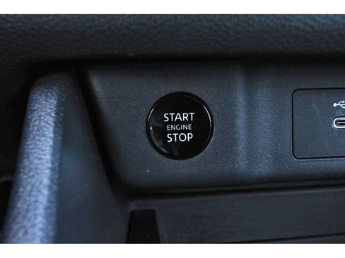 Certified 2025 Nissan Rogue SV image 27