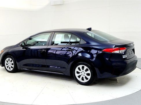 Used 2023 Toyota Corolla LE image 4