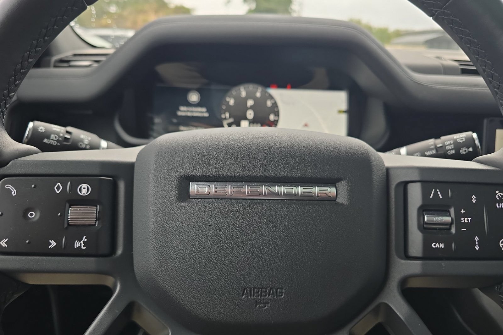 Used 2024 Land Rover Defender 110 X-Dynamic SE AWD/4WD image 21