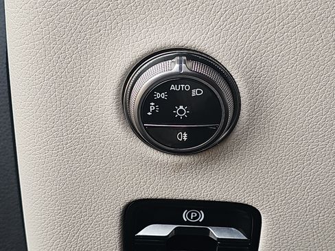Used 2026 Mercedes-Benz GLC 300 image 27