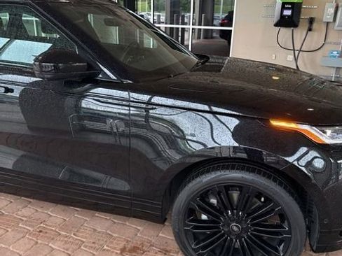 Used 2025 Land Rover Range Rover Velar Dynamic SE image 4