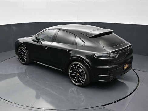 Certified 2023 Porsche Cayenne GTS AWD/4WD image 33