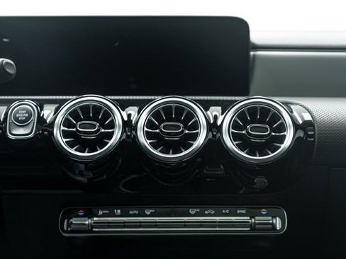 Used 2025 Mercedes-Benz CLA 250 image 19