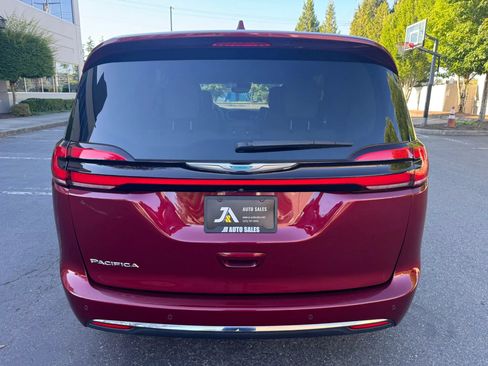 Used 2021 Chrysler Pacifica Limited w/ Premium & Safety Sphere Group FWD image 9