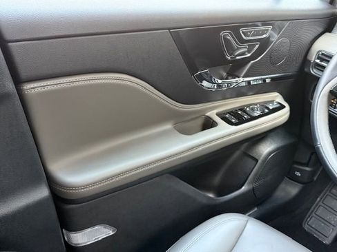 Used 2024 Lincoln Corsair AWD image 31