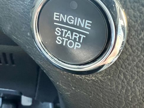 Used 2020 Ford Edge SE image 16