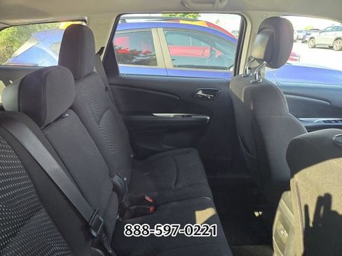 Used 2019 Dodge Journey SE w/ Connectivity Group FWD image 8