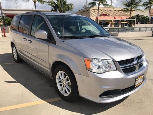 Used 2016 Dodge Grand Caravan SXT image 5