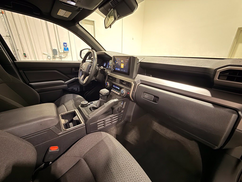 Used 2025 Toyota 4Runner SR5 AWD/4WD image 30