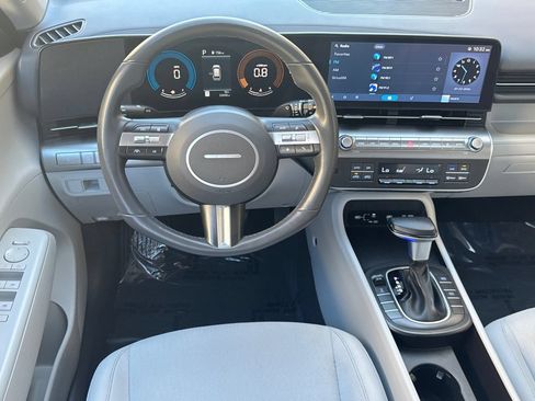 Used 2025 Hyundai Kona SEL AWD/4WD image 16