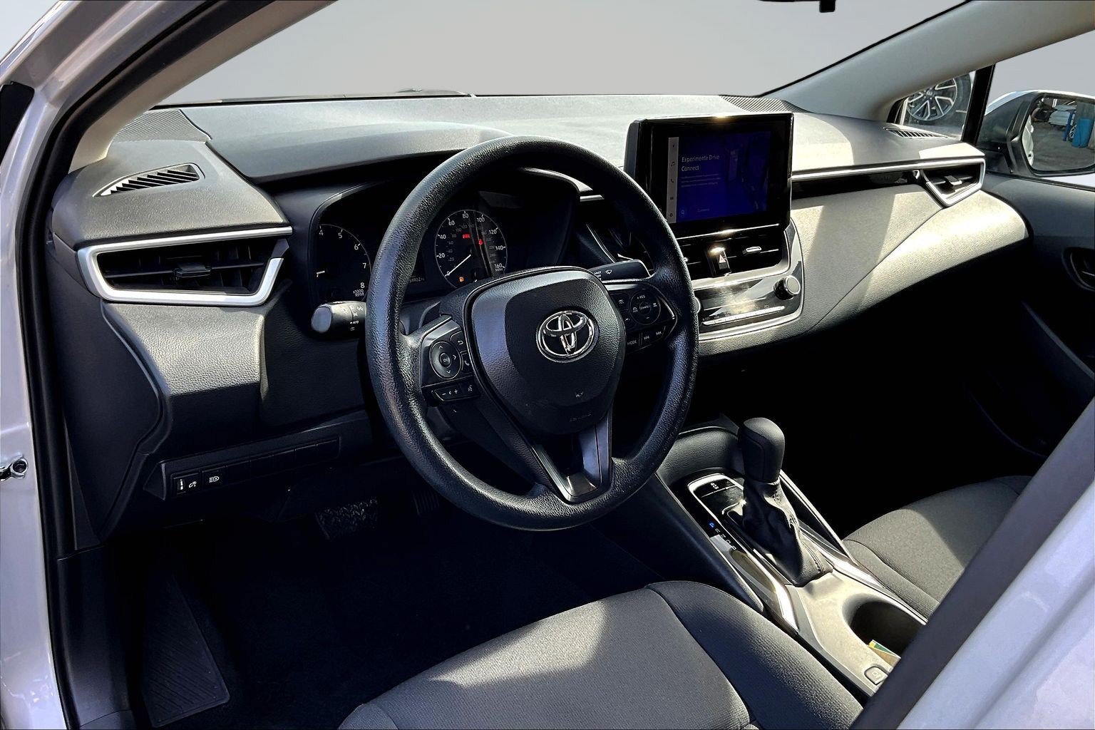 Used 2025 Toyota Corolla LE w/ Convenience Package FWD image 12