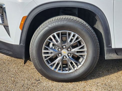 Used 2026 Chevrolet Traverse LT image 10