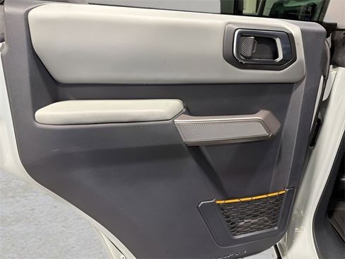 Used 2023 Ford Bronco Badlands image 32