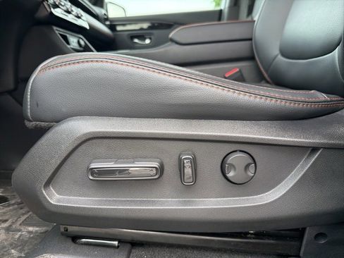 Used 2025 Honda Pilot TrailSport image 18