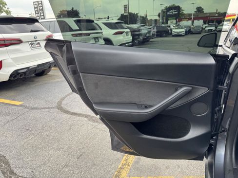 Used 2023 Tesla Model Y Performance AWD/4WD image 32