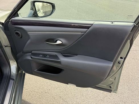 Used 2021 Lexus ES 300h w/ Premium Package image 15