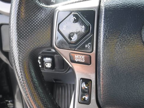 Used 2017 Toyota Tacoma TRD Off-Road image 23