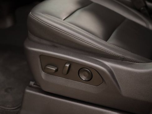 Used 2025 GMC Sierra 1500 SLT image 22