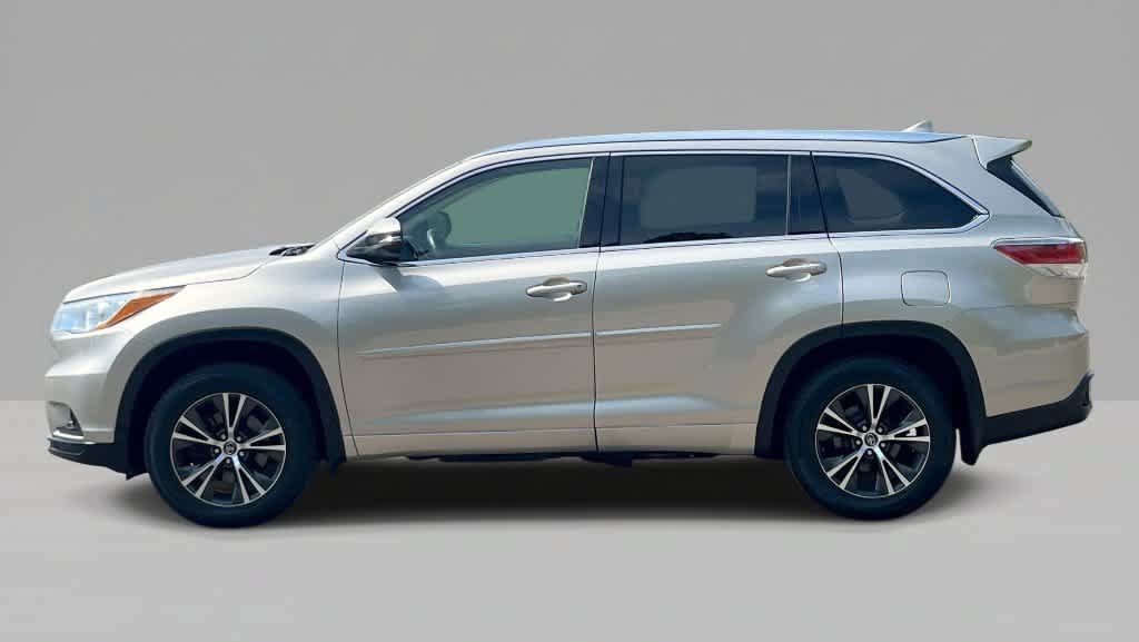 Used 2016 Toyota Highlander XLE w/ Protection Package #3 AWD/4WD image 5