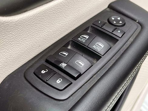 Certified 2023 Chrysler Pacifica Touring-L FWD image 15