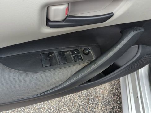 Used 2022 Toyota Corolla L FWD image 18