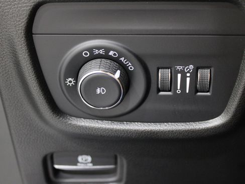 Used 2024 Jeep Grand Cherokee Limited image 8