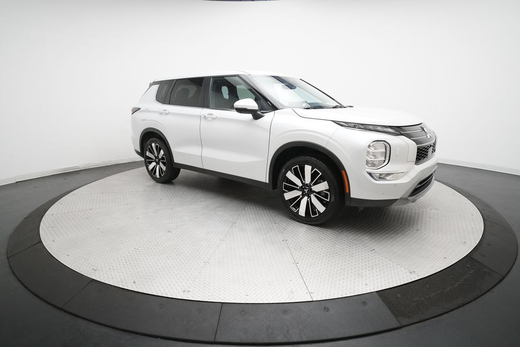 Used 2025 Mitsubishi Outlander AWD image 35