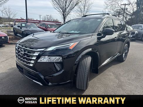 Certified 2025 Nissan Rogue Platinum image 4