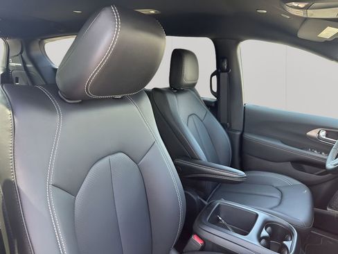 New 2026 Chrysler Voyager LX FWD image 25