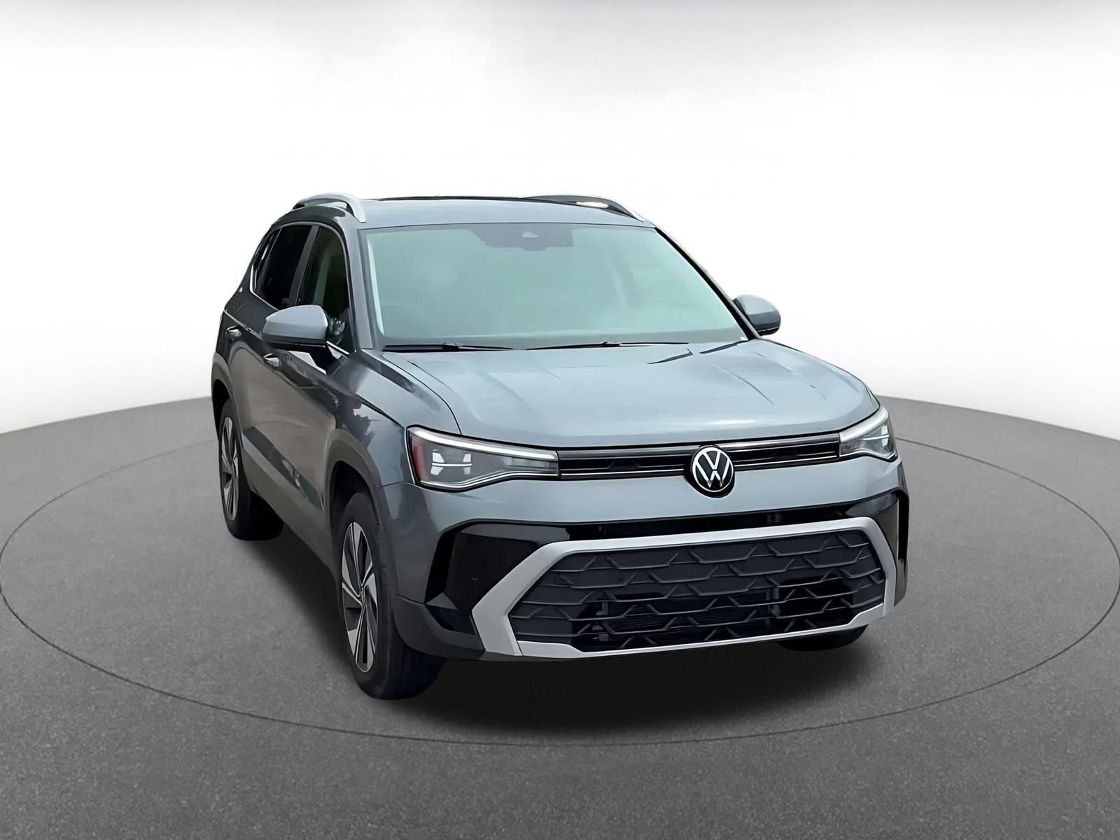 Used 2026 Volkswagen Taos SE AWD/4WD image 3