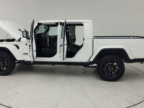 Used 2025 Jeep Gladiator Sport AWD/4WD image 10