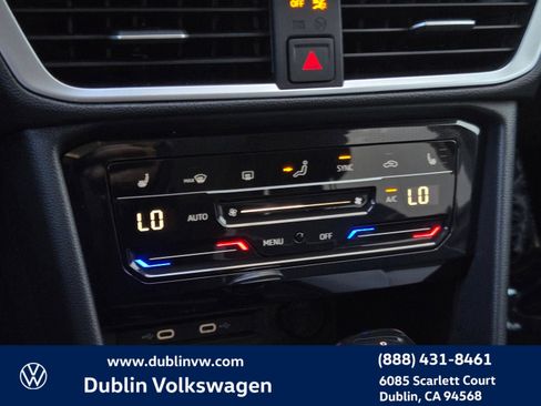 Certified 2025 Volkswagen Taos SE w/ Panoramic Sunroof Package FWD image 20