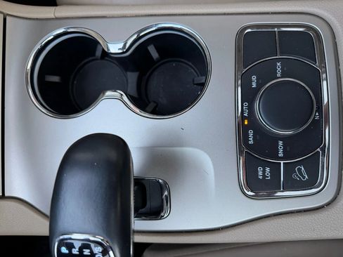 Used 2015 Jeep Grand Cherokee Limited w/ Luxury Group II image 22